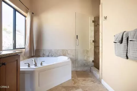 Bath - 6220 Farrelo Rd, Yucca Valley, CA 92284 photo 4 of 6
