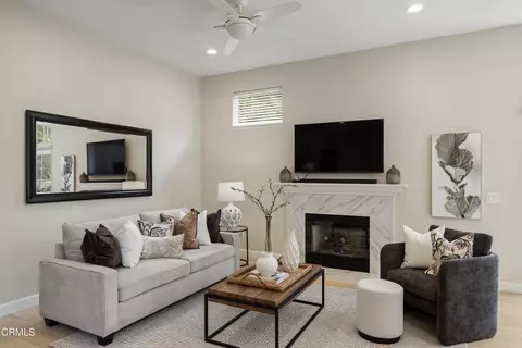 Living - 930 Corte Augusta, Camarillo, CA 93010 photo 2 of 3
