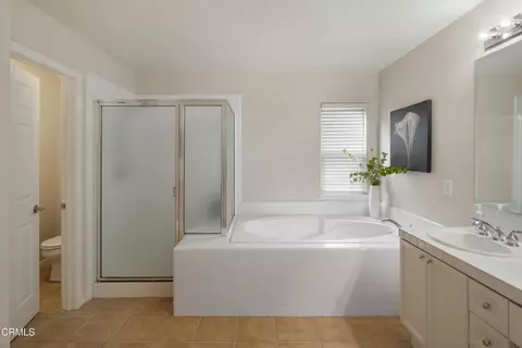 Bath - 930 Corte Augusta, Camarillo, CA 93010 photo 2 of 3