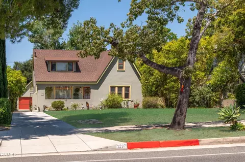 1297 N Hill Ave, Pasadena, CA 91104