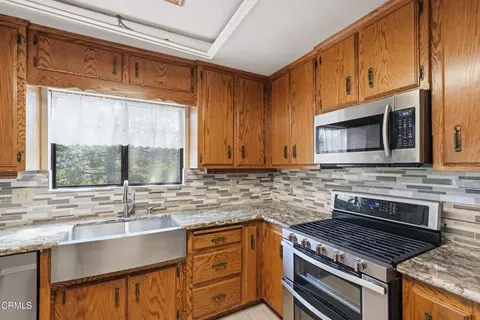 Kitchen - 963 Jungfrau Dr, Crestline, CA 92325 photo 2 of 4