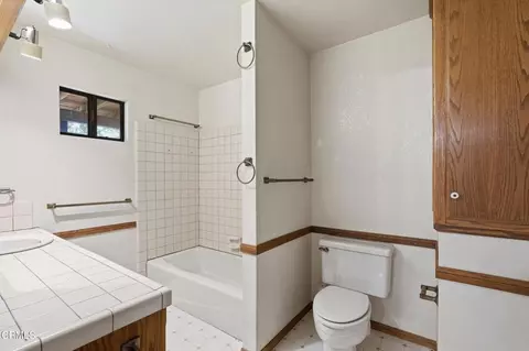 Bath - 963 Jungfrau Dr, Crestline, CA 92325 photo 1 of 3