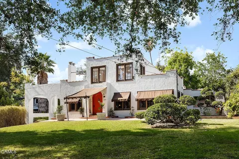 1045 New York Dr, Altadena, CA 91001