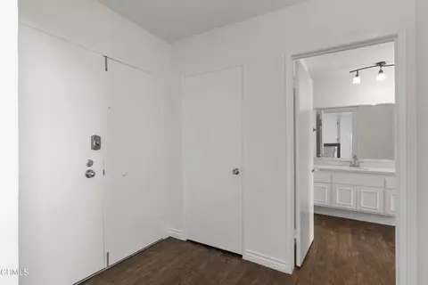 Entry Way - 355 S Los Robles Ave #339, Pasadena, CA 91101 photo 2 of 3