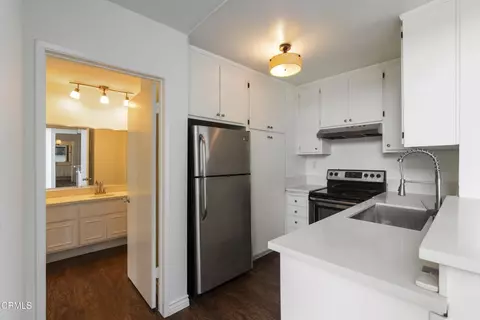 Kitchen - 355 S Los Robles Ave #339, Pasadena, CA 91101 photo 1 of 4