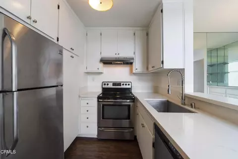 Kitchen - 355 S Los Robles Ave #339, Pasadena, CA 91101 photo 2 of 4
