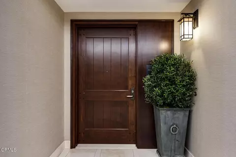 Entry Way - 345 E Colorado Blvd #203, Pasadena, CA 91101 photo 2 of 6