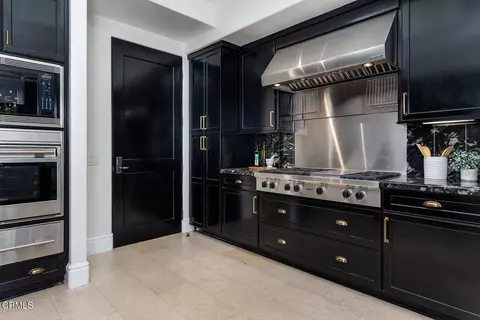 Kitchen - 345 E Colorado Blvd #203, Pasadena, CA 91101 photo 2 of 2