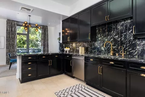 Kitchen - 345 E Colorado Blvd #203, Pasadena, CA 91101 photo 1 of 2