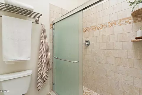 Bath - 515 S Madison Ave #3, Pasadena, CA 91101 photo 4 of 4