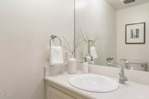 Bath - 515 S Madison Ave #3, Pasadena, CA 91101 photo 1 of 4