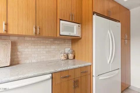 Kitchen - 515 S Madison Ave #3, Pasadena, CA 91101 photo 3 of 3