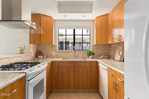 Kitchen - 515 S Madison Ave #3, Pasadena, CA 91101 photo 1 of 3