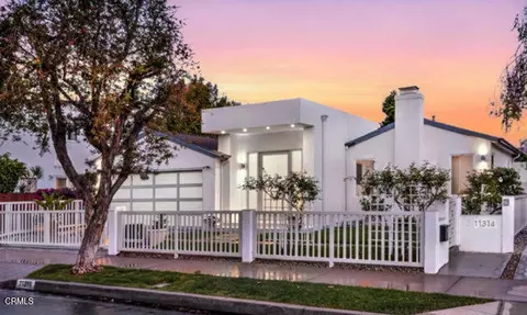 11314 Gladwin St, Los Angeles, CA 90049