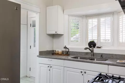 Kitchen - 1969 N Raymond Ave, Pasadena, CA 91103 photo 2 of 3