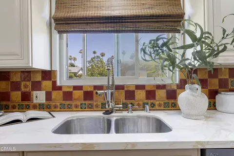Kitchen - 1300 Solita Rd, Pasadena, CA 91103 photo 2 of 6