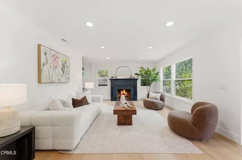 Living - 2805 E Del Mar Blvd, Pasadena, CA 91107 photo 2 of 5
