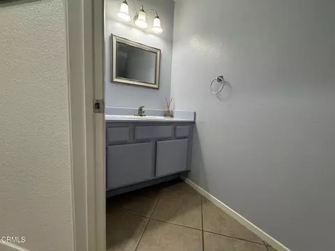 Bath - 11337 Dronfield Ter #4, Pacoima, CA 91331 photo 1 of 2