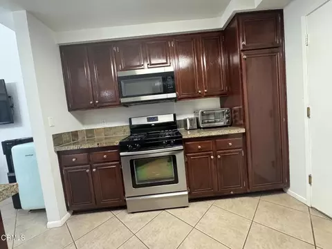 Kitchen - 11337 Dronfield Ter #4, Pacoima, CA 91331 photo 3 of 3