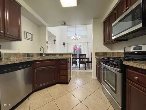 Kitchen - 11337 Dronfield Ter #4, Pacoima, CA 91331 photo 2 of 3
