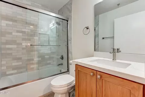 Bath - 719 E Tujunga Ave #C, Burbank, CA 91501 photo 3 of 3