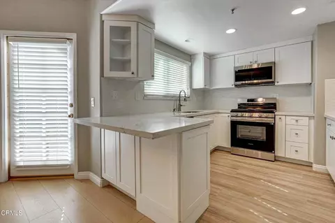 Kitchen - 719 E Tujunga Ave #C, Burbank, CA 91501 photo 1 of 2
