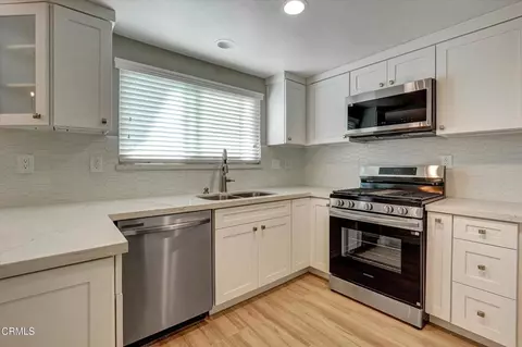 Kitchen - 719 E Tujunga Ave #C, Burbank, CA 91501 photo 2 of 2