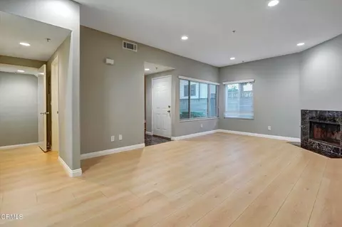 Living - 719 E Tujunga Ave #C, Burbank, CA 91501 photo 2 of 9