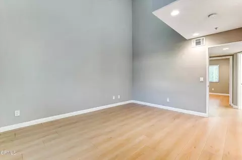 Living - 719 E Tujunga Ave #C, Burbank, CA 91501 photo 7 of 9