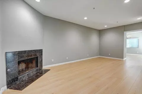 Living - 719 E Tujunga Ave #C, Burbank, CA 91501 photo 1 of 9