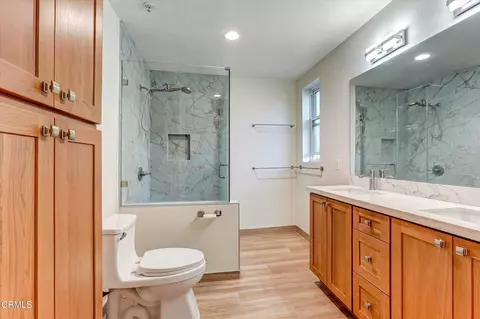 Bath - 719 E Tujunga Ave #C, Burbank, CA 91501 photo 2 of 3
