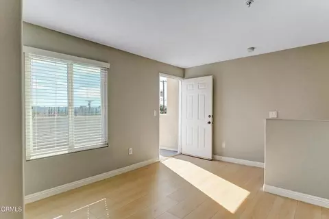 Living - 719 E Tujunga Ave #C, Burbank, CA 91501 photo 8 of 9