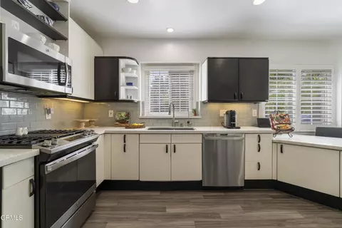 Kitchen - 2145 Las Lunas St, Pasadena, CA 91107 photo 2 of 4
