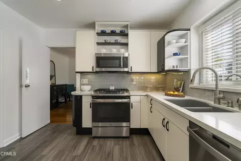 Kitchen - 2145 Las Lunas St, Pasadena, CA 91107 photo 3 of 4