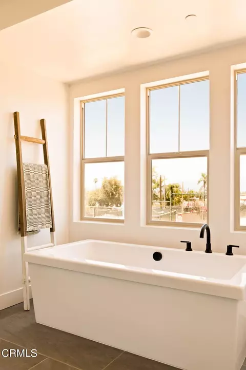 Bath - 167 E Palm St, Altadena, CA 91001 photo 4 of 6
