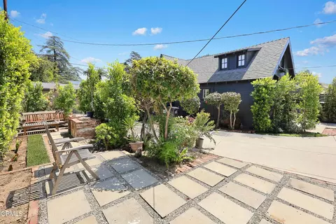 Exterior - 2120 Navarro Ave, Altadena, CA 91001 photo 6 of 10