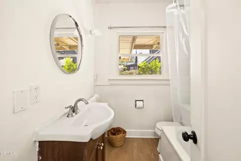 Bath - 2120 Navarro Ave, Altadena, CA 91001 photo 2 of 2