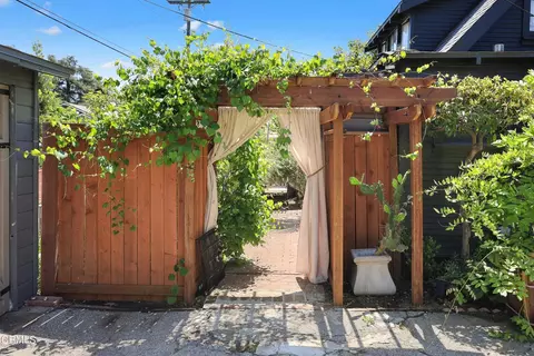 Exterior - 2120 Navarro Ave, Altadena, CA 91001 photo 9 of 10