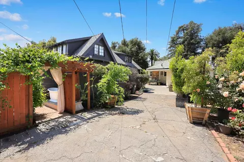 Exterior - 2120 Navarro Ave, Altadena, CA 91001 photo 8 of 10