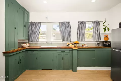 Kitchen - 2120 Navarro Ave, Altadena, CA 91001 photo 1 of 3