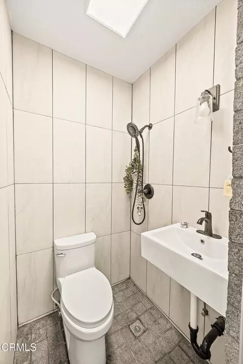 Bath - 2120 Navarro Ave, Altadena, CA 91001 photo 1 of 2