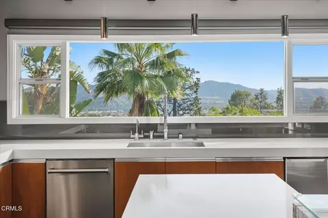 Kitchen - 1900 Ransom Rd, Glendale, CA 91201 photo 3 of 7