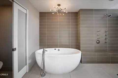 Bath - 1900 Ransom Rd, Glendale, CA 91201 photo 3 of 5