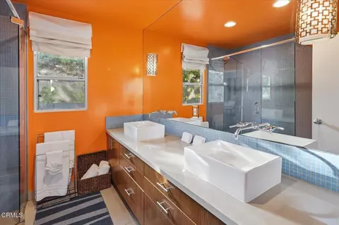 Bath - 1900 Ransom Rd, Glendale, CA 91201 photo 4 of 5