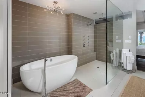 Bath - 1900 Ransom Rd, Glendale, CA 91201 photo 2 of 5