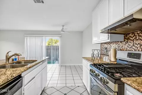 Kitchen - 4543 Bodega Ct #90, Montclair, CA 91763 photo 4 of 4