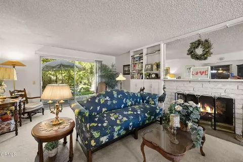 Living - 2985 San Pasqual St, Pasadena, CA 91107 photo 2 of 3