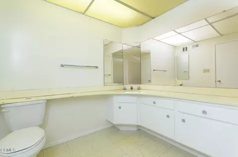Bath - 3810 San Augustine Dr, Glendale, CA 91206 photo 3 of 4