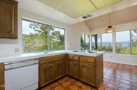 Kitchen - 3810 San Augustine Dr, Glendale, CA 91206 photo 3 of 4
