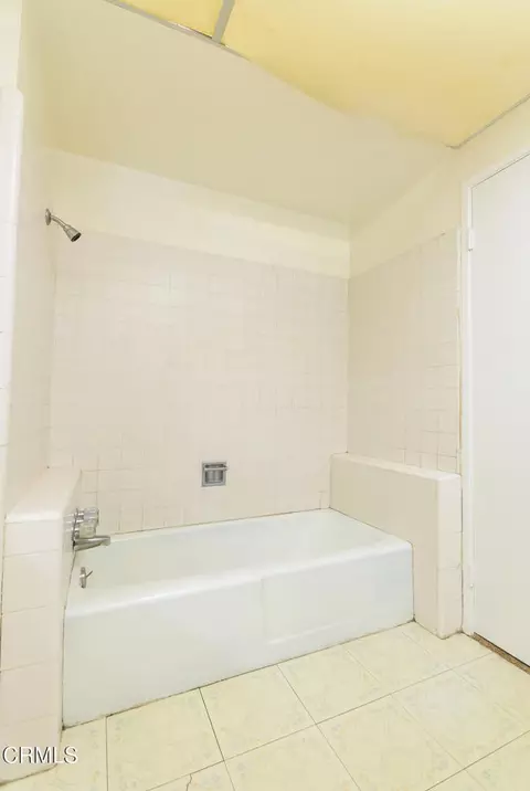 Bath - 3810 San Augustine Dr, Glendale, CA 91206 photo 2 of 4